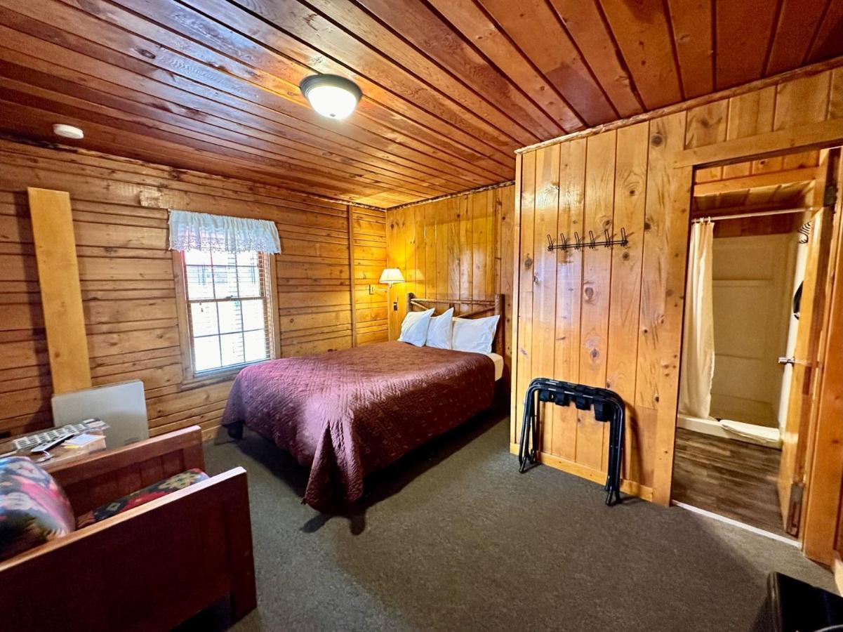 Yellowstone Cabins And Rv Уест Йелоустоун Екстериор снимка