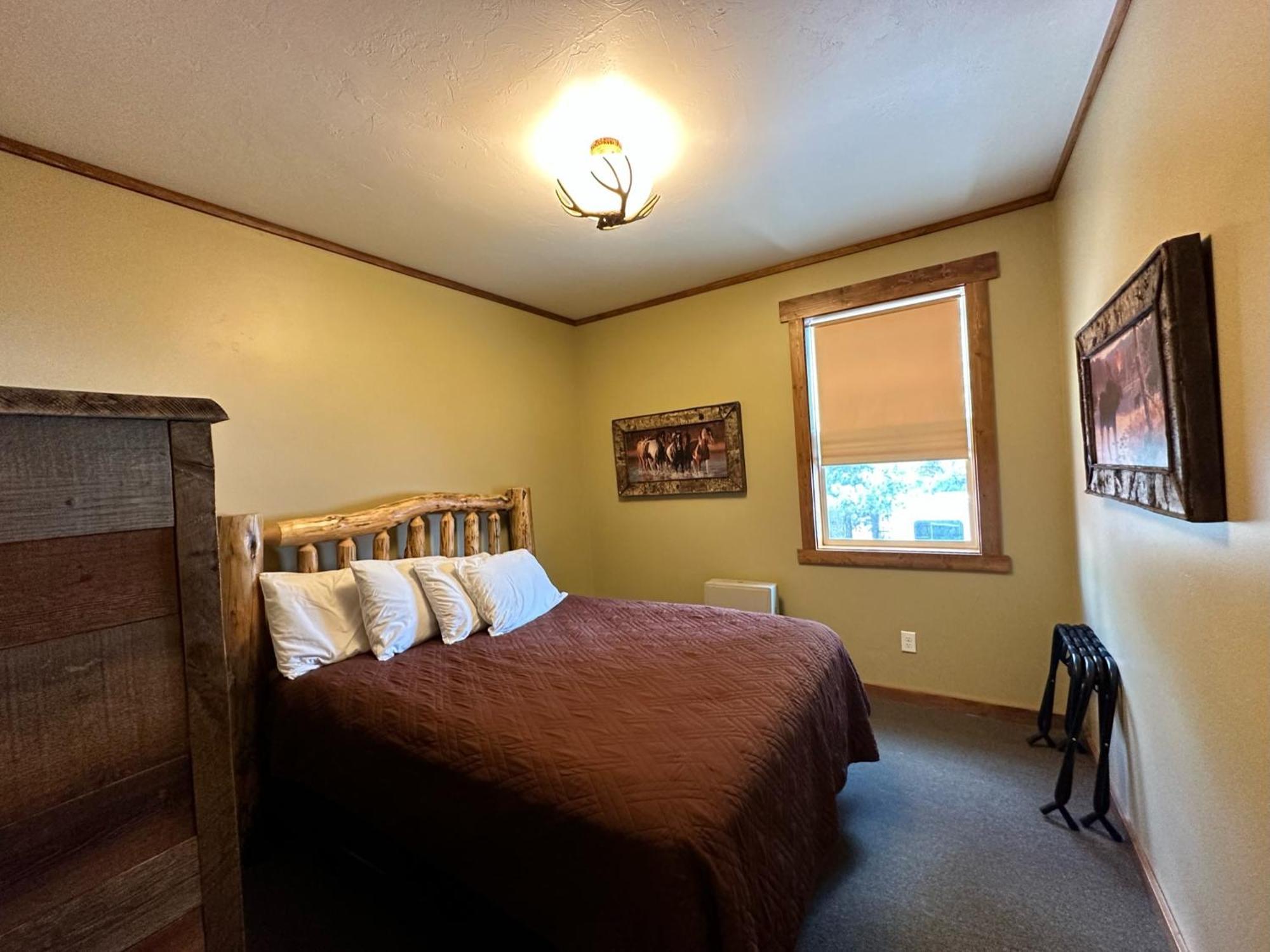 Yellowstone Cabins And Rv Уест Йелоустоун Екстериор снимка