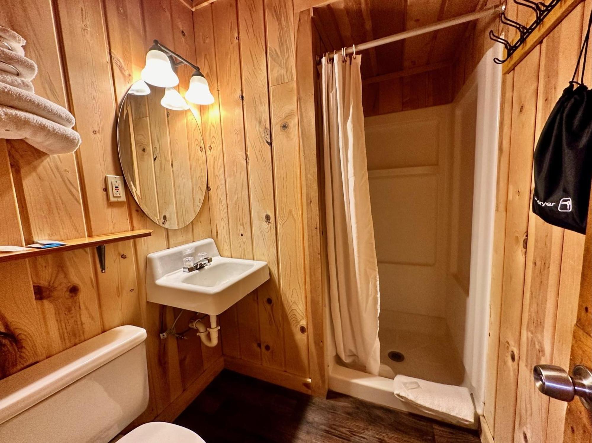 Yellowstone Cabins And Rv Уест Йелоустоун Екстериор снимка